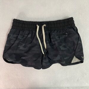 Vuori Clementine Camo Shorts Women's Small